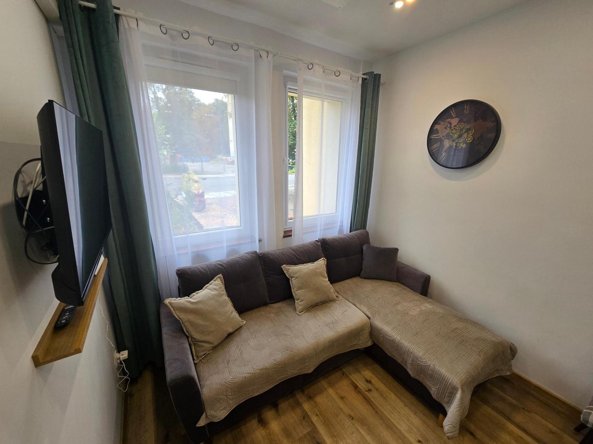 Dzialkowa Apartment Legnica Bagian luar foto